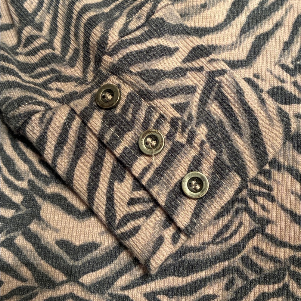 Jane and Delancy Turtleneck sweater, Women's M, Brown & Tan, zebra Print  EUC - Picture 7 of 16